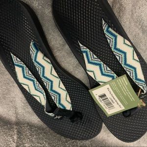 Chaco flip flops size 7/38 (per tag).